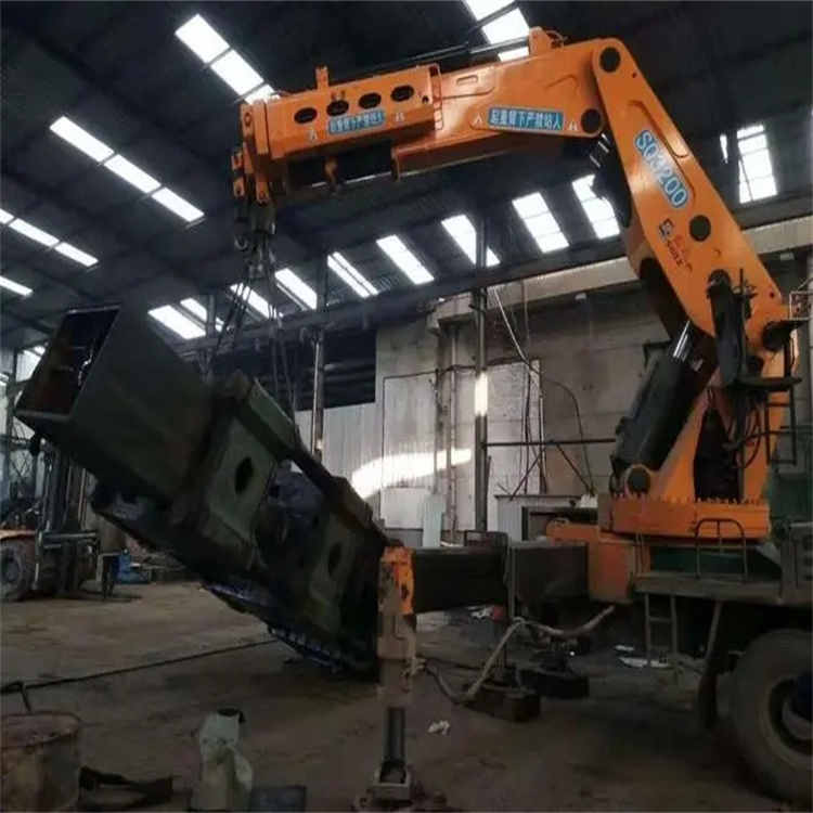 板芙镇130吨折臂吊车出租吊机租赁附近电话