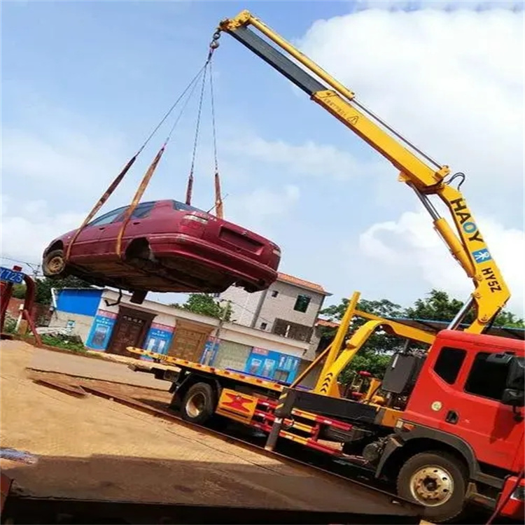 板芙镇吊车吊汽车的正确方法